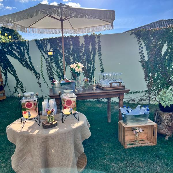 Bar de águas saborizadas em festa no jardim do Festou