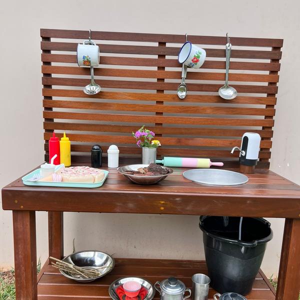 Cozinha de lama infantil, brincadeira sensorial no Festou